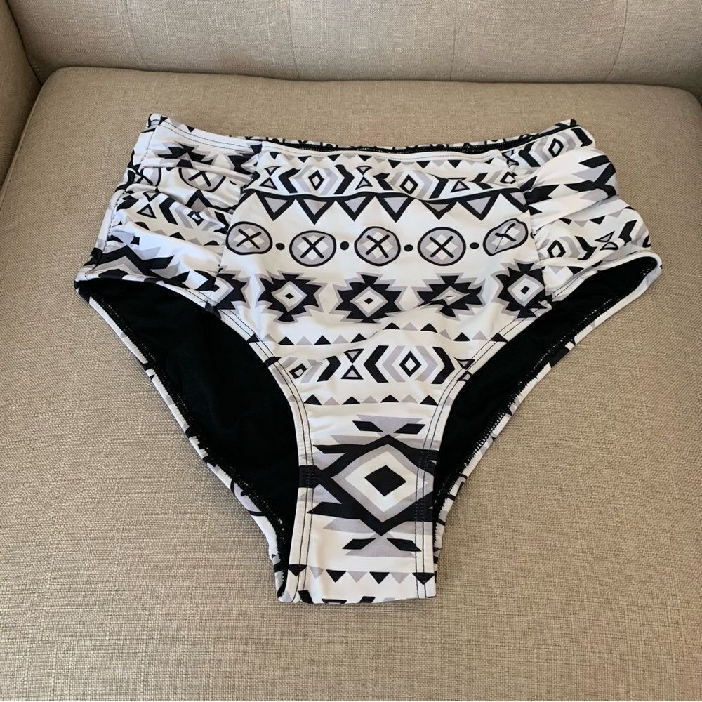 High Waisted Bikini Top and Bottom Size Small Black and White - Picture 2 of 9